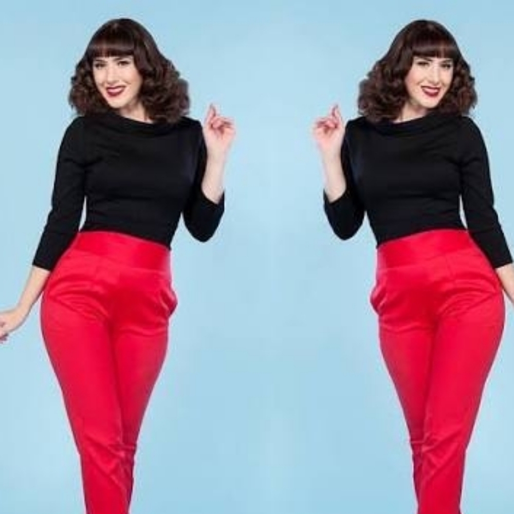 Pinup Girl Sabrina Top in Black